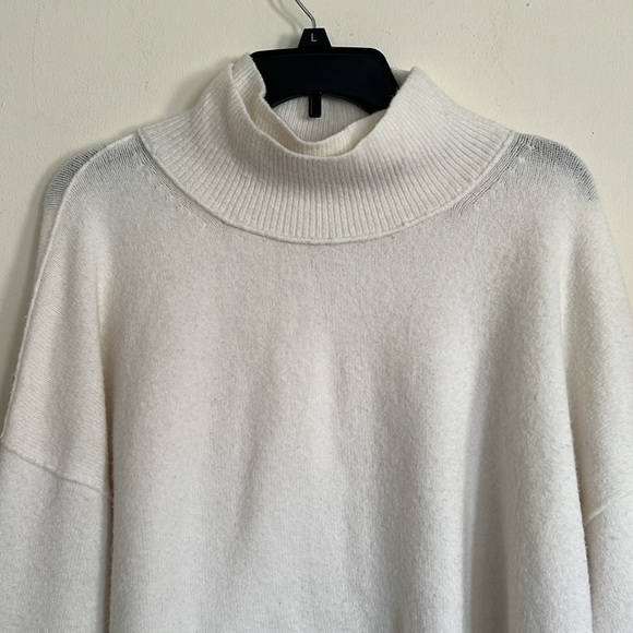 Free People Women’s Sweater - Picture 2 of 11